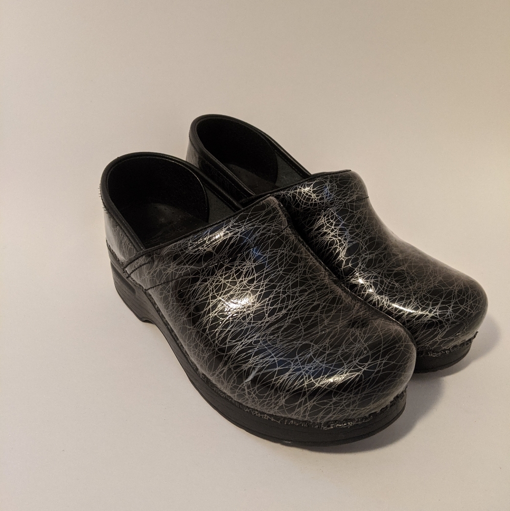 🪐Dansko Clogs Black Silver Squiggle 38
